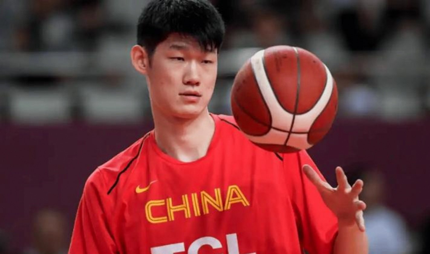 青岛队力克辽宁队，胡金秋刷新纪录