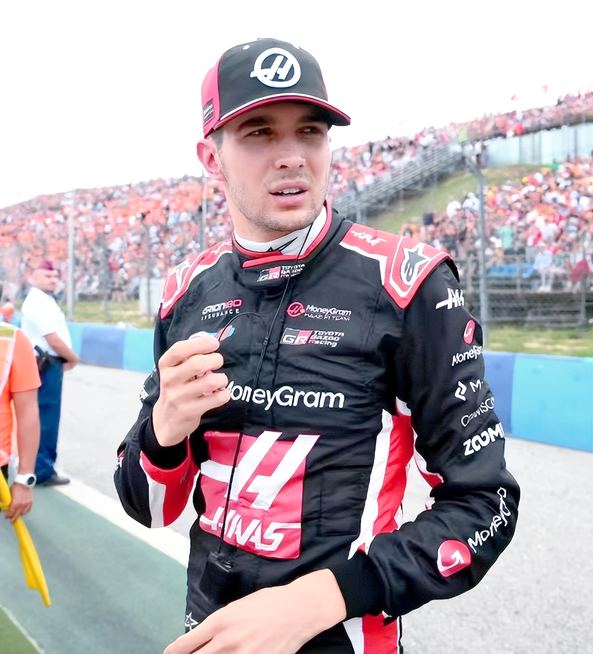 哈斯车队逆转红牛车队，汉密尔顿统治全场