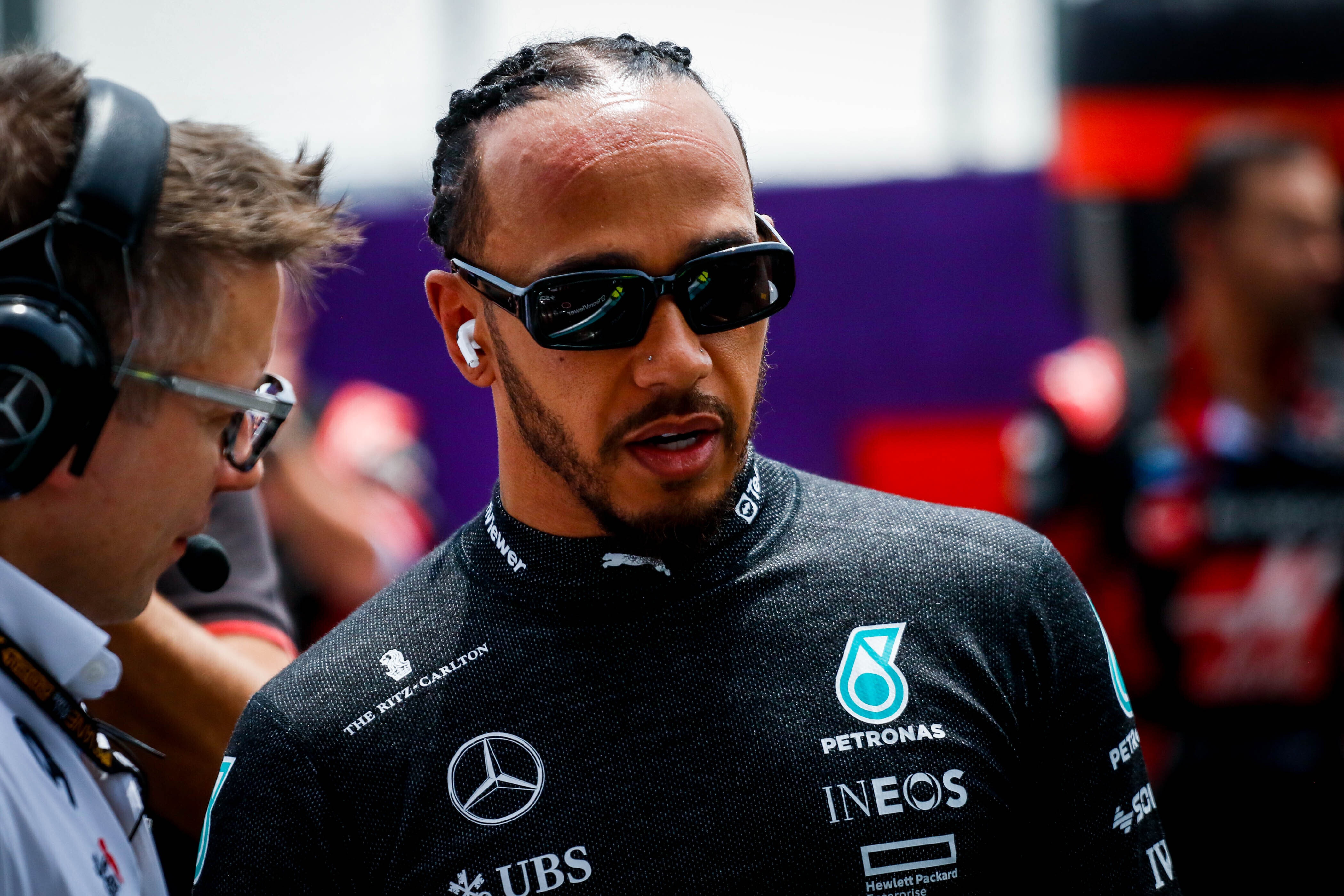 哈斯车队轻取法拉利，汉密尔顿带队取胜