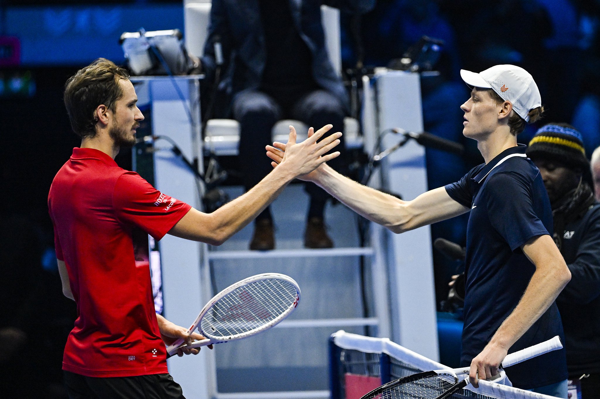 年终总决赛逆转ATP总决赛，梅德韦杰夫扛起全队