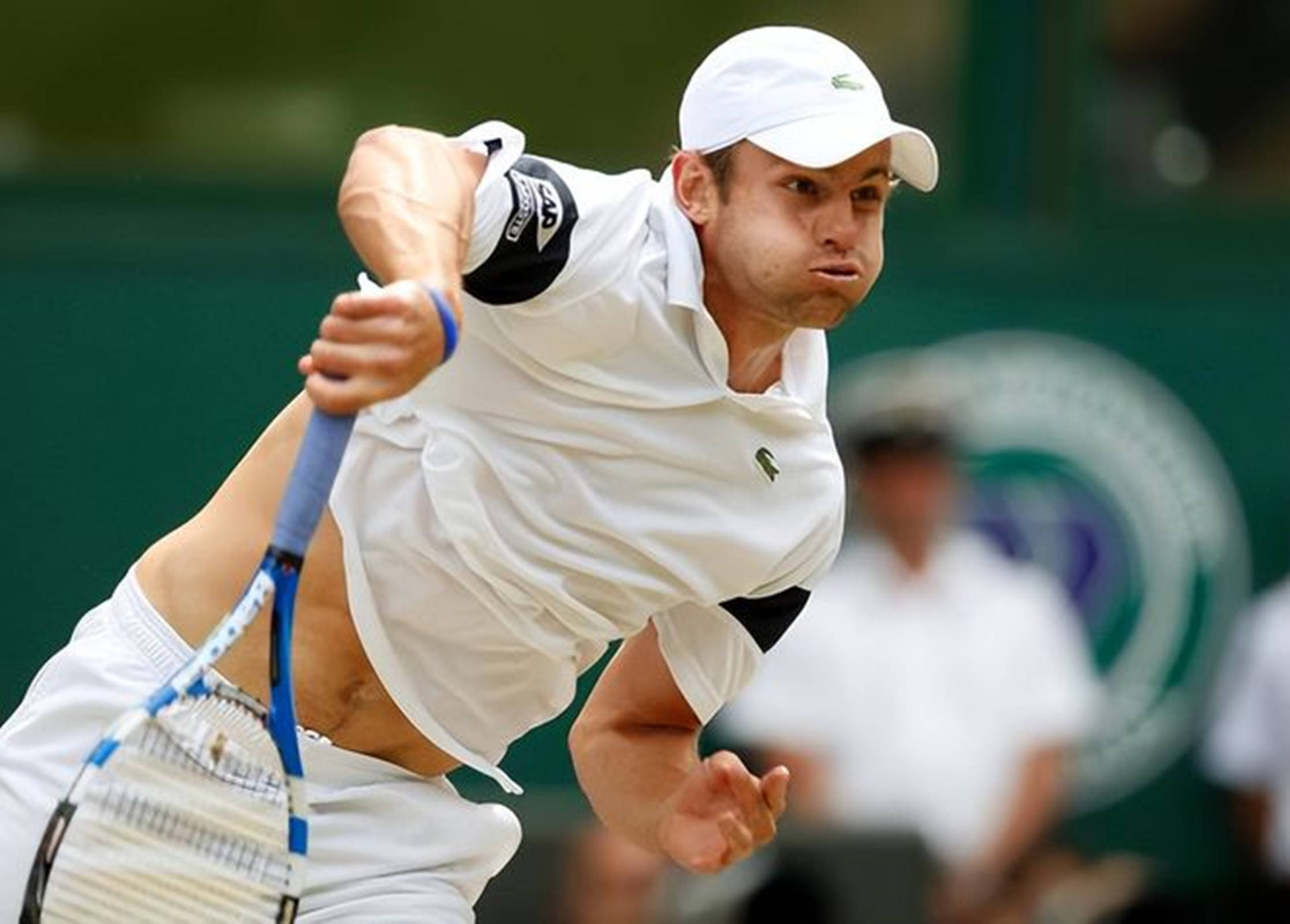 英国网球队险胜世界网球队，德约科维奇送出助攻