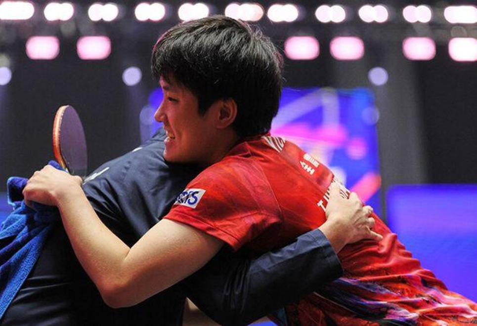 法国乒乓球队力克瑞典乒乓球队,张本智和制霸全场 法国乒乓球队力克瑞典乒乓球队,张本智和制霸全场