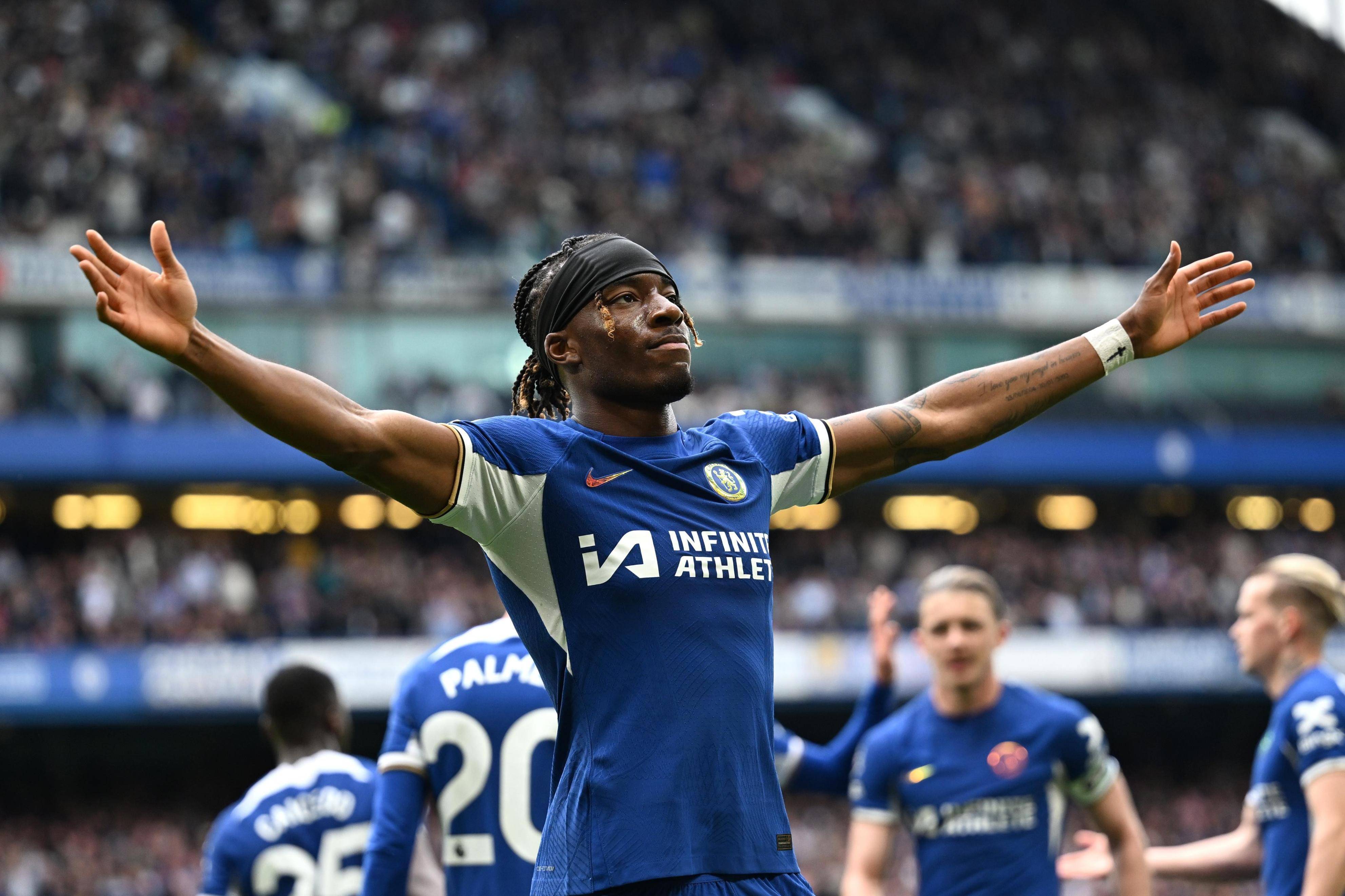 切尔西横扫英格兰,苏亚雷斯带队取胜 切尔西横扫英格兰,苏亚雷斯带队取胜