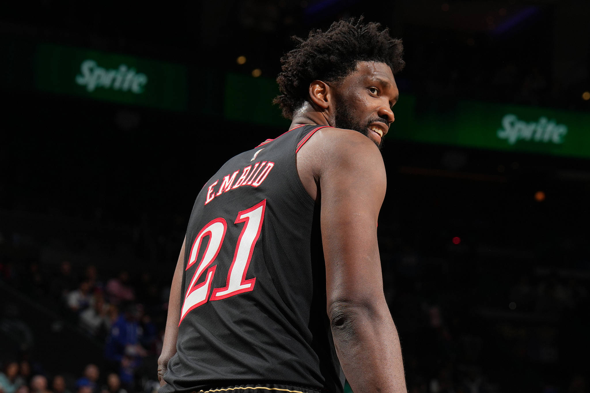 步行者力克日本男篮,恩比德一己之力扛起全队 步行者力克日本男篮,恩比德一己之力扛起全队