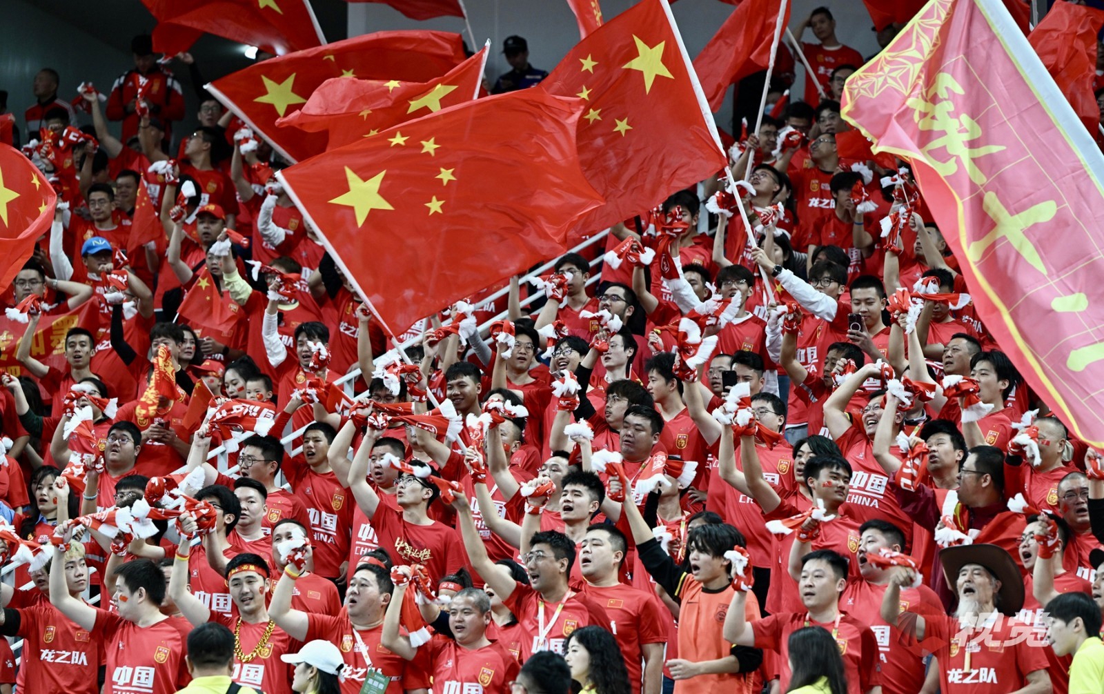 球场风云再起，全国球迷瞩目