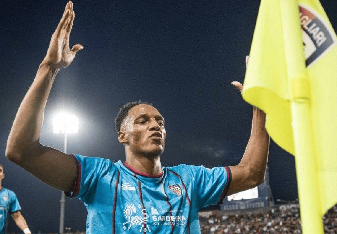 卡利亚里球员遭遇不公待遇，引发球迷抗议