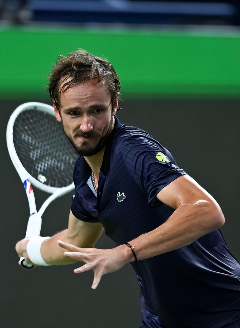 日本网球队翻盘澳大利亚网球队，梅德韦杰夫绝境逆转