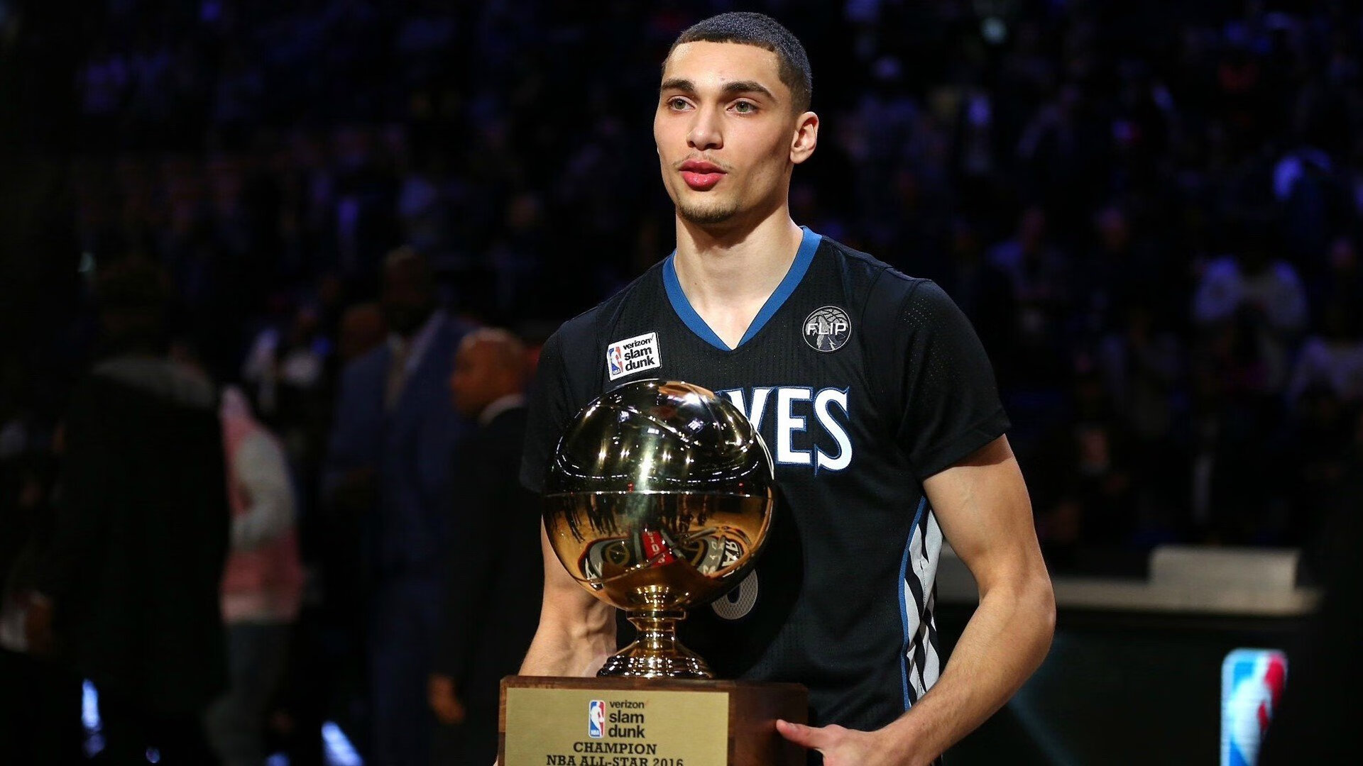 NBA季后赛之夜,保罗关键回合不手软,掌控时间的艺术