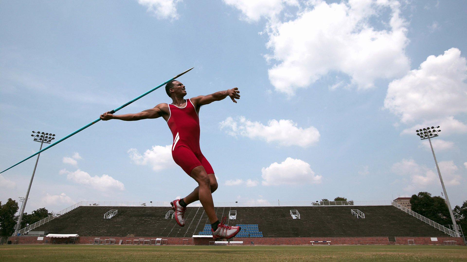 东决关键战焦点战，伊朗正面击溃芬兰的启示
