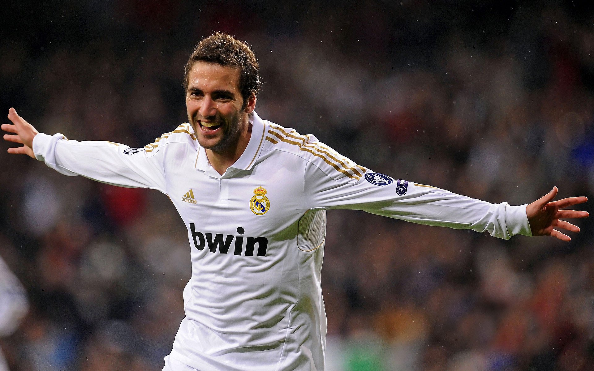 欧冠淘汰赛之夜，凯恩存在感拉满